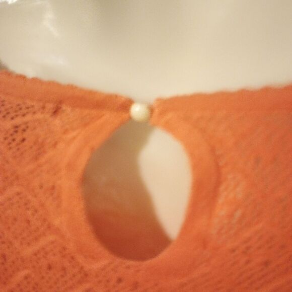 H&M salmon crocheted lace top with scalloped hem - Picture 6 of 10